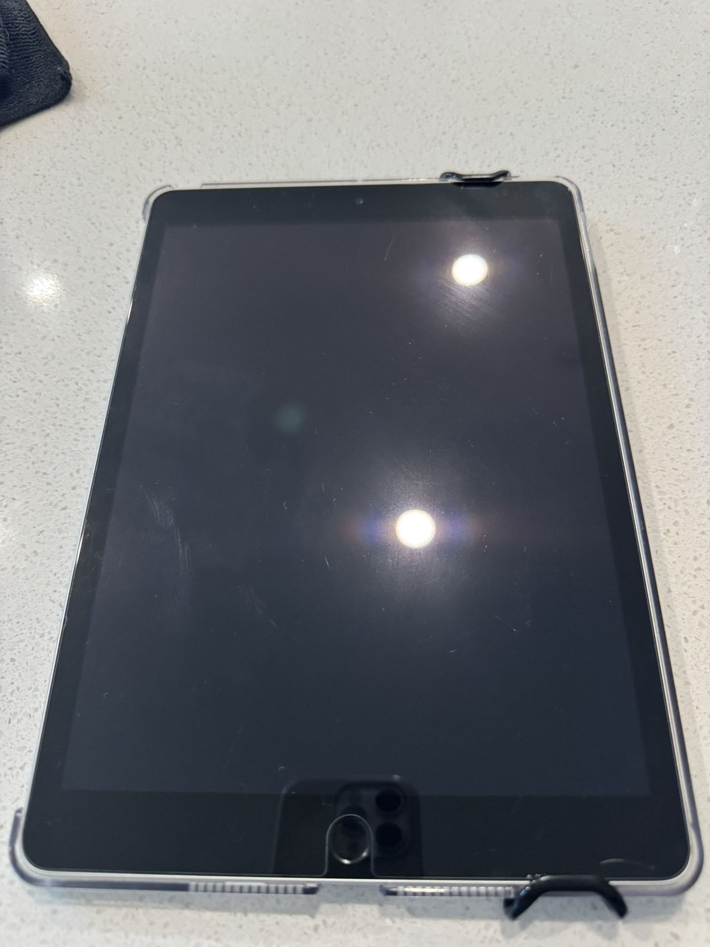 iPad Gen 9 Used Excellent Condition With Extra Screen Protector