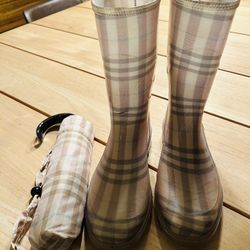 Light pink plaid Burberry rain boots and matching umbrella  Boots size EU 38 (7.5) 