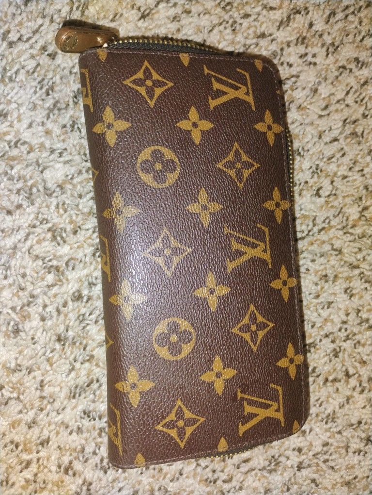Authentic Louis Vuitton Wallet!!