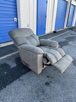 LAZYBOY ROCKER HANDLE RECLINER 