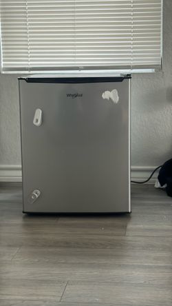 mini fridge  whirl pool