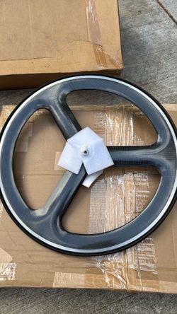 Carbon fiber wheel with tire