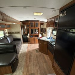 2014 Keystone Premier 31’ Premier