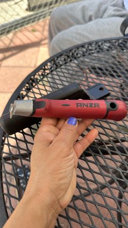 Anza Scraper With Razor Sharp Blade