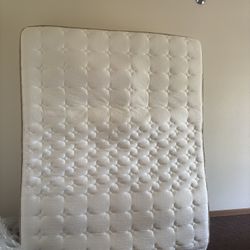 QUEEN mattress 