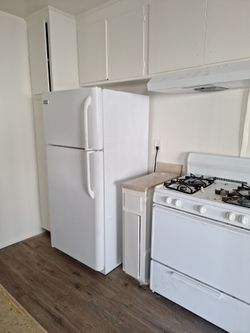 APARTMENT SIZE REFRIGERATORS(DELIVERED)