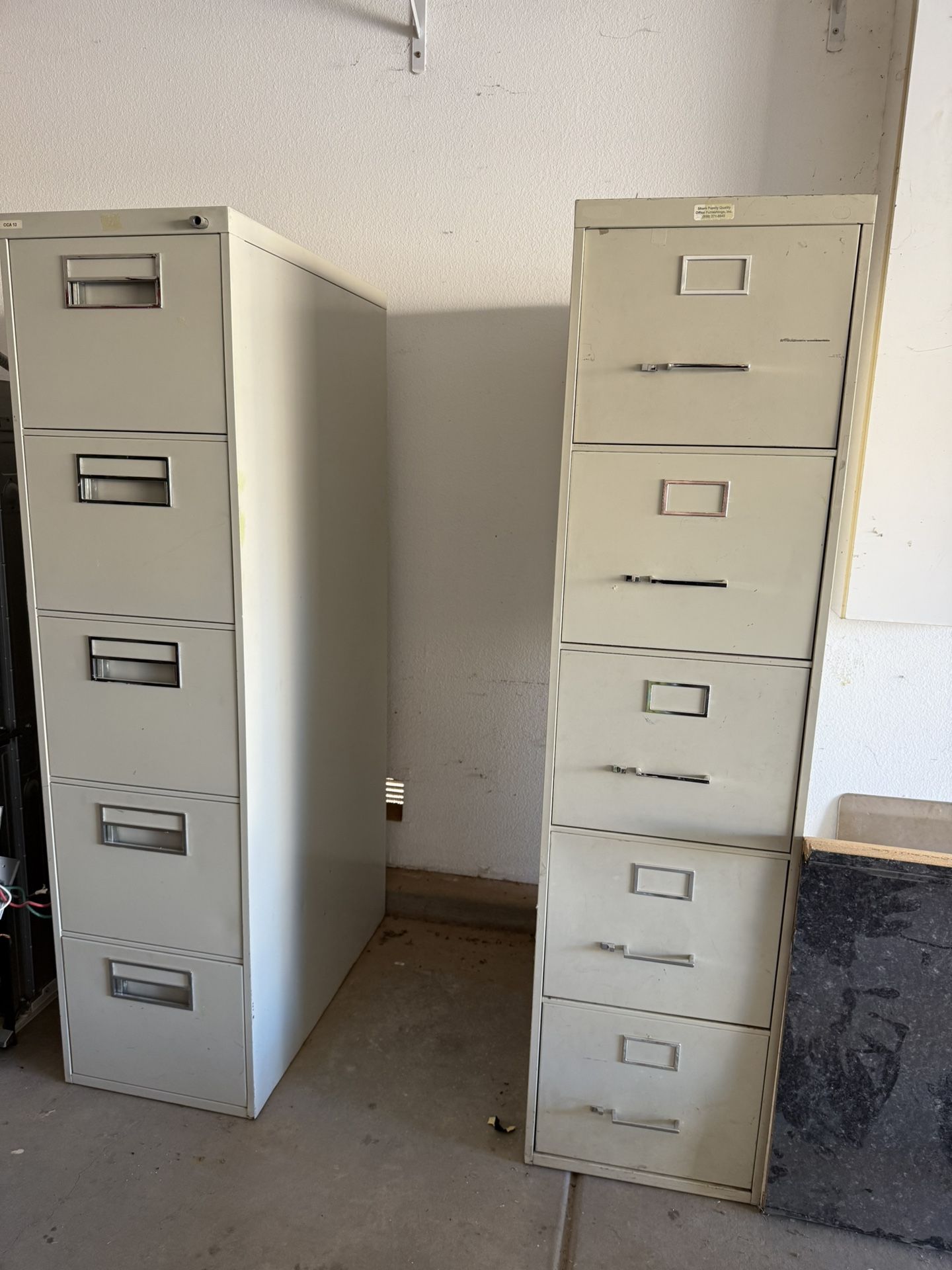 File Cabinets - Gabinetes