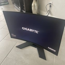 Gigabyte 32 Inch Curved 4K 144hz 1ms Response Time Gaming Monitor 