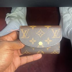 Louis Vuitton Wallet (female)