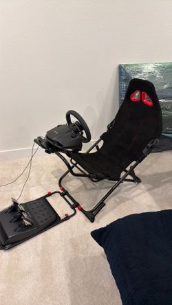 Gaming chair with accessories