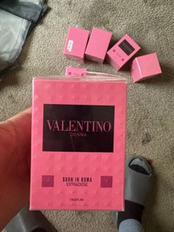 Valentino Donna perfume extradose