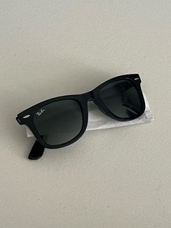 Brand New Ray Bans Wayfarer Sunglasses Black