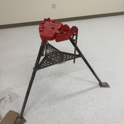 1/8”-5” Portable Tristand Chain Vise With Integral Folding Legs