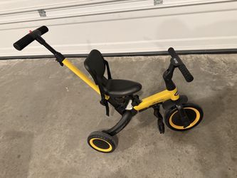 NEWYOO Toddler Tricycle with Parent Push Handle – Like New