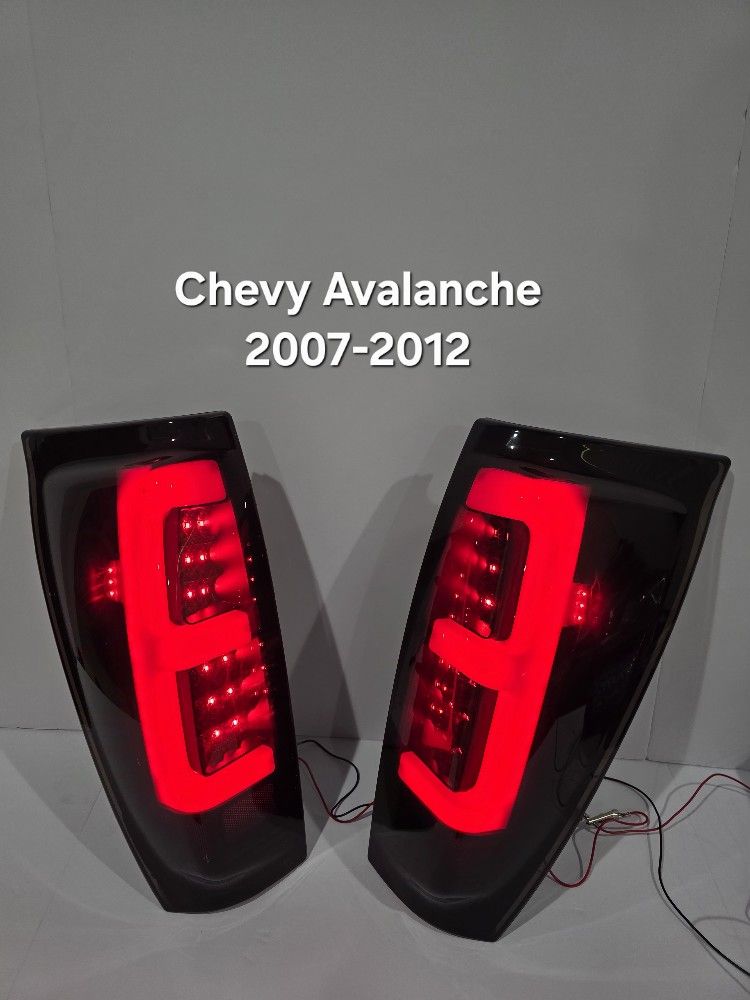 Chevy Avalanche 2007-2012 Tail Lights
