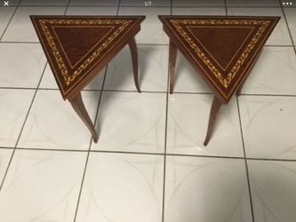 Small corner musical table and space saver( unique and gorgeous) perfect condition, 60$