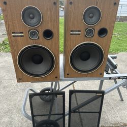6 Speakers, Receiver, and Equalizer.