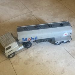 Ertl Old Mobil Toy Truck