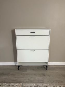 *New* assembled shoe storage
