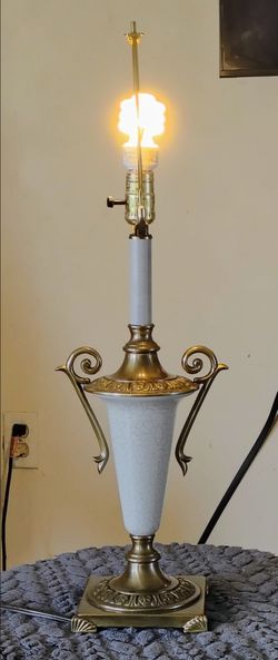 Vintage Urn Table Lamp