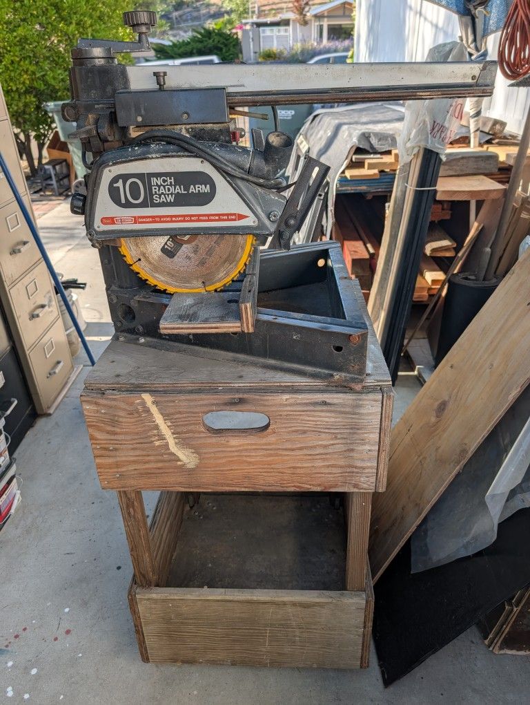 Craftsman Long Arm 10 In Saw In Very Good Condition With Rolling Table