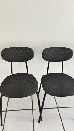 2 IKEA chairs. Immaculate, sound, like new.