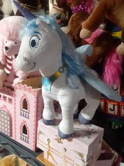 Unicorn lights up on horn