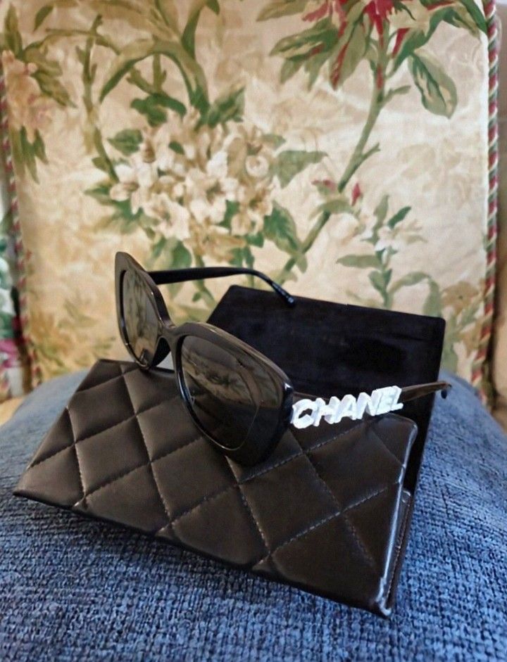 CHANEL Sunglasses