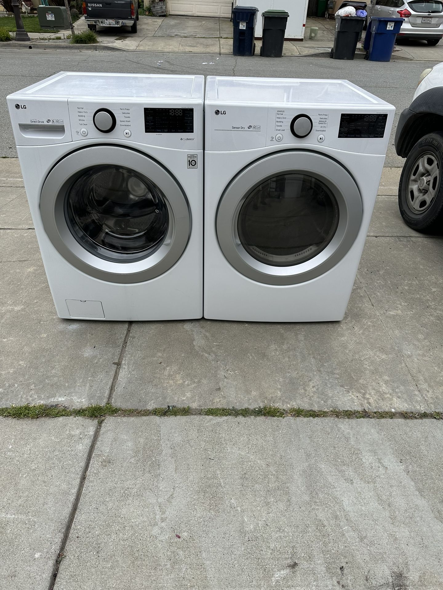 Nice newer LG Washer/Dryer (Electric Dryer + Stackable)