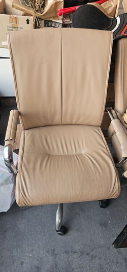 customer chairs used for manicures