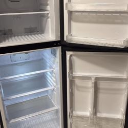 Black Hotpoint  Refrigerator 16cu Ft.