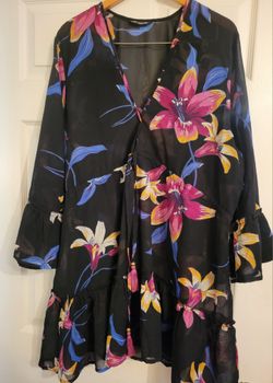 Women's PLUS Size Sheer Floral Blouse..size 2x