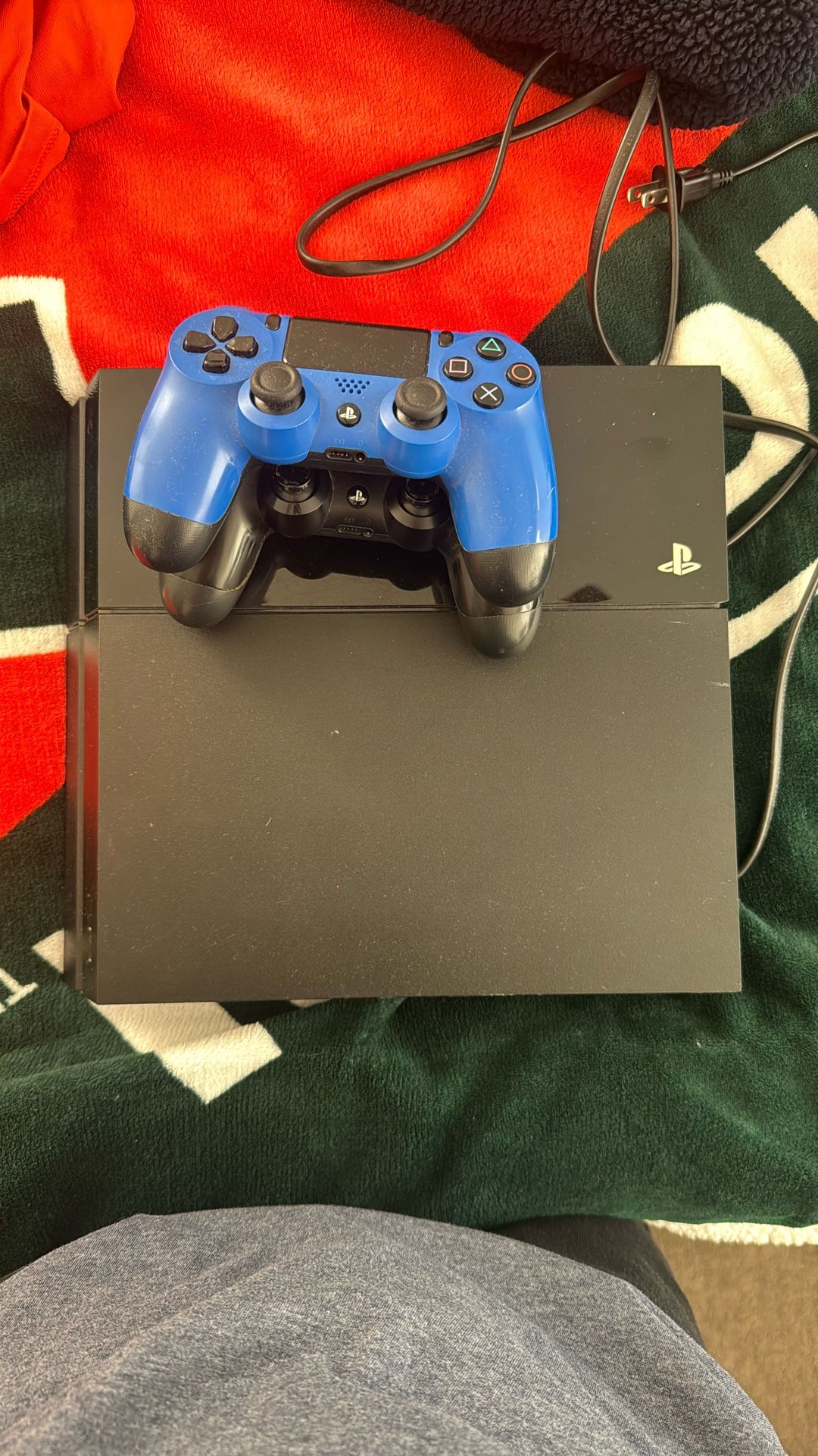 PS4 & 2 CONTROLLERS 