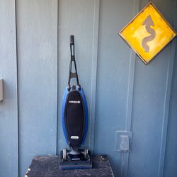 ORECK MAGNESIUM LW100 UPRIGHT VACUUM Blue/Black HEPA 2 SPEED LIGHTWEIGHT WORKS