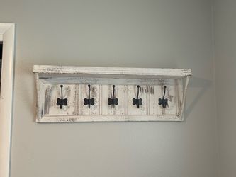 Rustic Farmhouse Wall Shelf with 5 Hooks