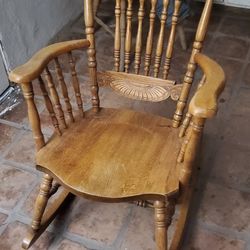 OAK ROCKING CHAIR