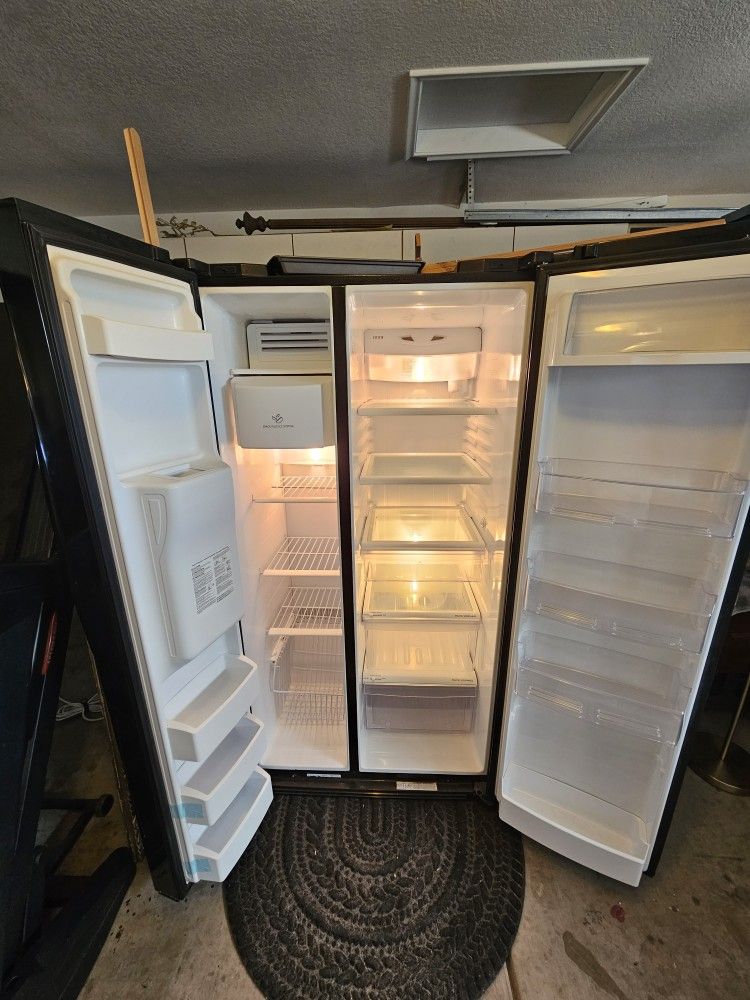 Kenmore Black Refrigerator for Sale in Phoenix, AZ OfferUp