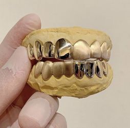 Grillz / Gold Teeth 