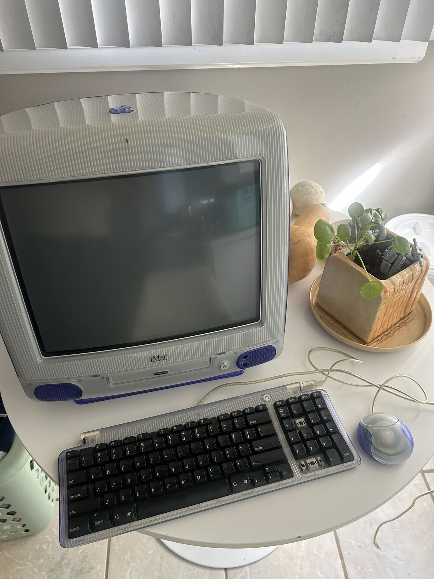 Working iMac G3 WITH Keyboard And Mouse