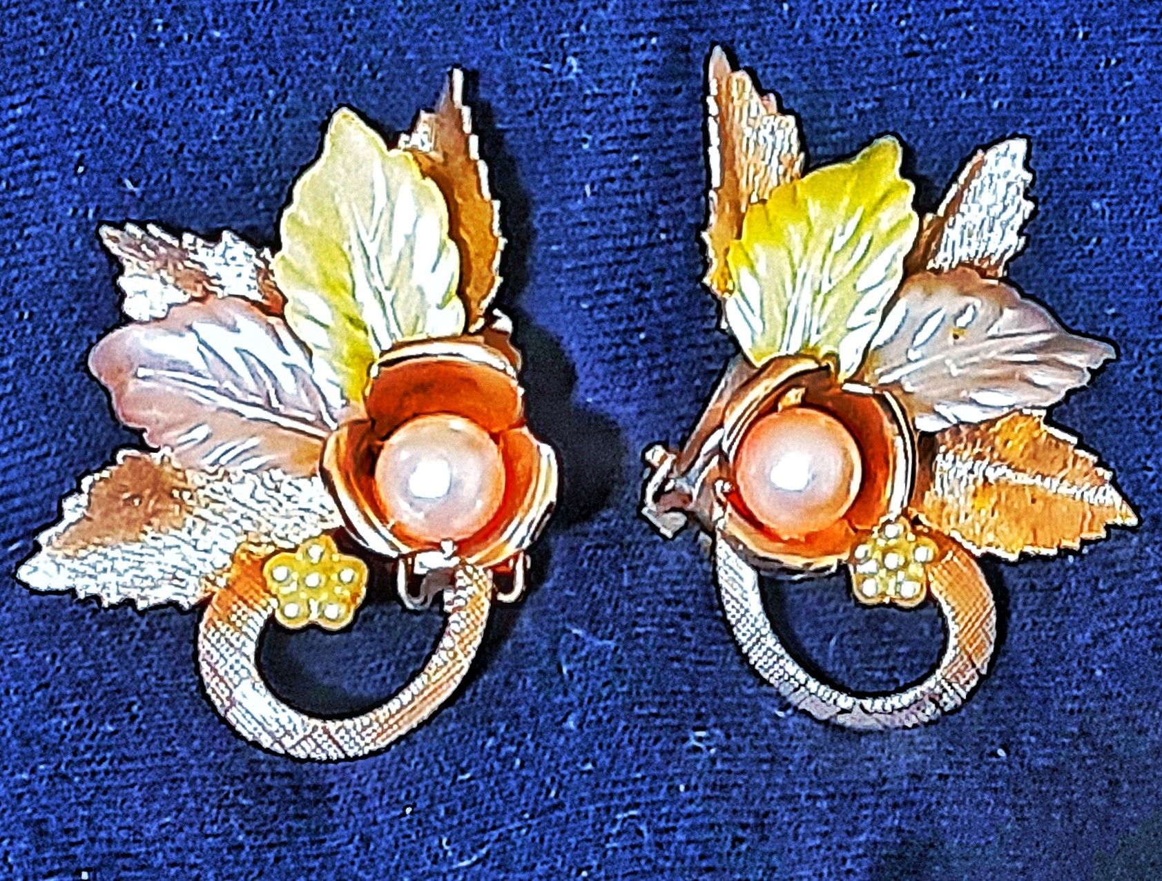 Mid century 1950s aluminum plastic and pearl clip on floral earrings 1.75" x 1.25"