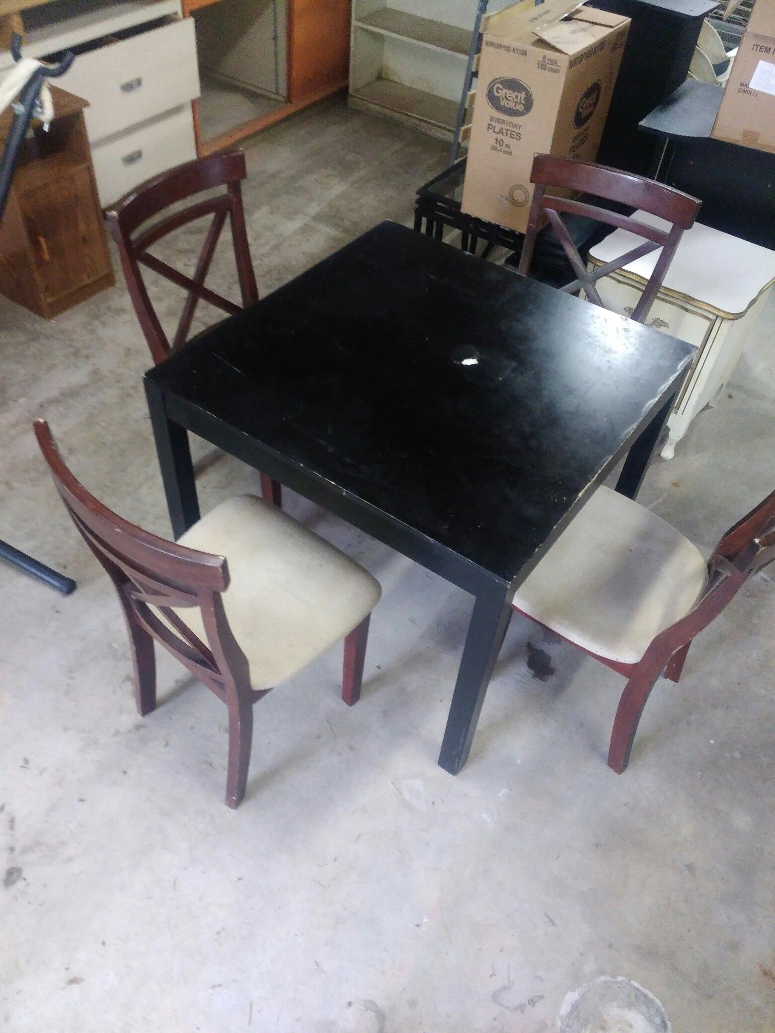 Table with 4 chairs