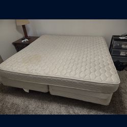 🌹KING SIZE BED MATRESS, 2 BOXSPRINGS. BED FRAME🌹