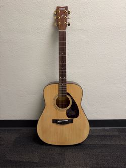 Yamaha F335 Acoustic Guitar – Excellent Condition