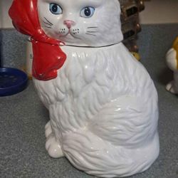 VTG Large White Persian Cat Cookie/Treat Jar With Red Bow