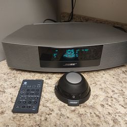 Bose Wave Radio 3 With Bose Wave Pad and Remote.