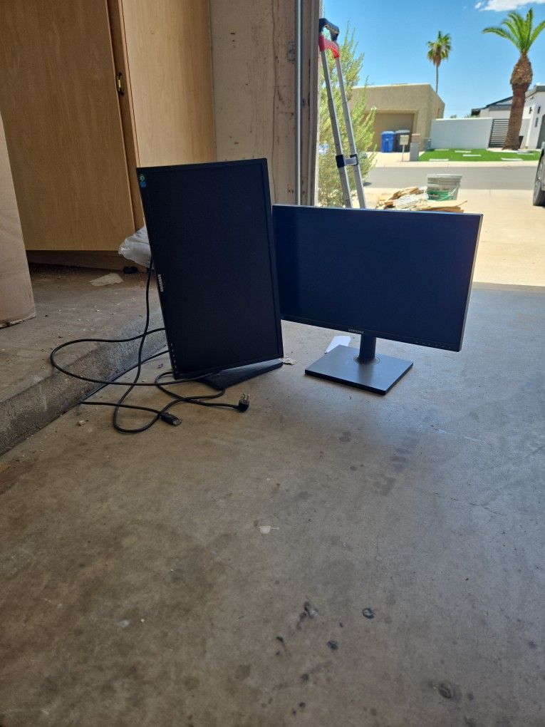 Two Samsung Monitors, One Power Cord