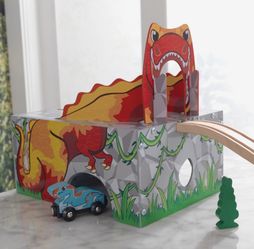 Kidktaft Dino World T-Rex Tremor Cave