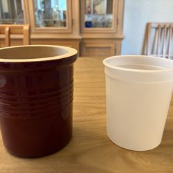 Like New Pampered Chef Stoneware Utensil Holder/Bread Crock