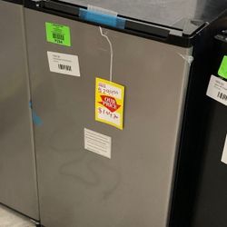 Frigidaire ❄️Mini Fridge ❄️FFPA 3322 UM