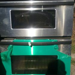 "Double oven"-microwave on top, oven on bottom